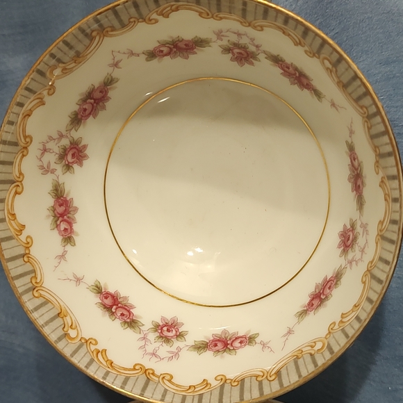 Matching cup and saucer with previous plates - Picture 4 of 4
